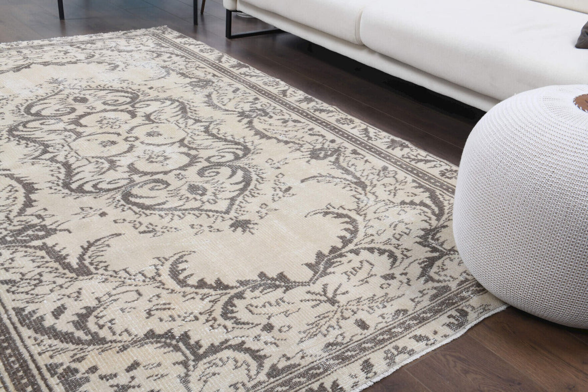 El yapımı vintage halı 155x244 cm oryantal madalyonlu desenli yün - yakın çekim doku detayı