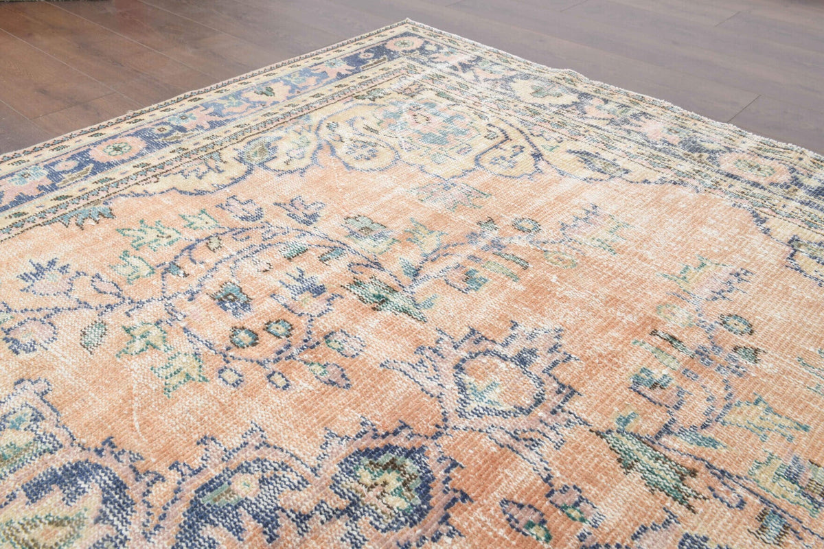 El yapımı vintage halı 183x305 cm oryantal desenli yün - ışık altında renk detayı