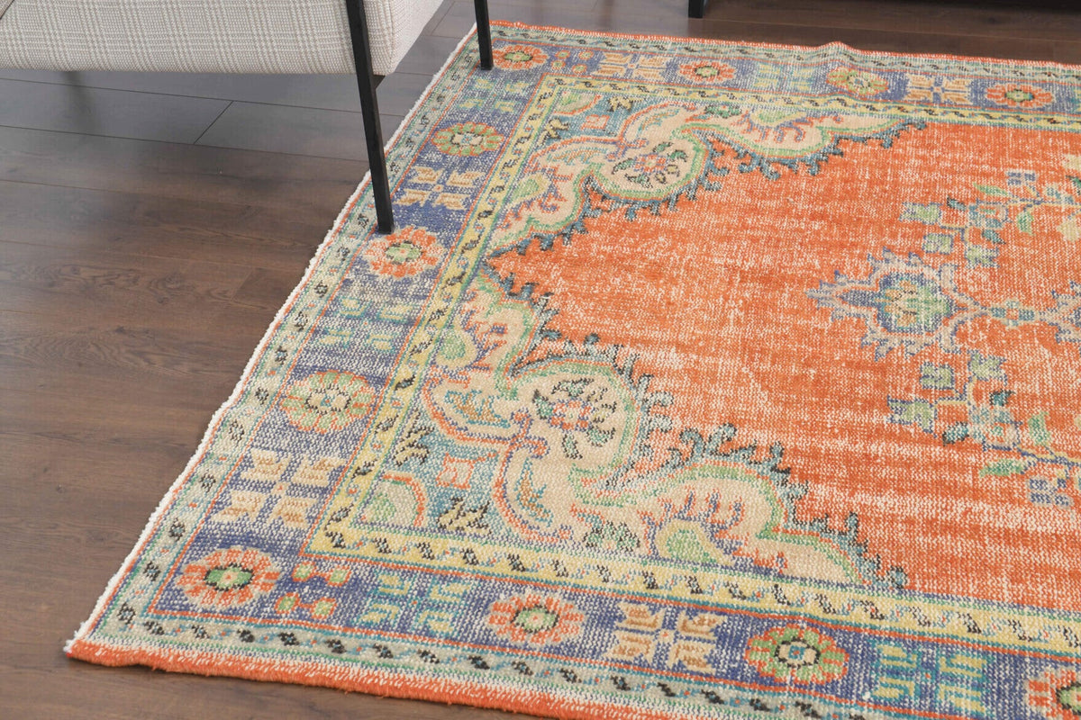El yapımı vintage halı 183x274 cm oryantal desenli yün - mekan görünümü