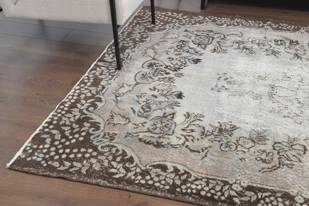 El yapımı vintage halı 183x274 cm oryantal desenli yün - mekan görünümü