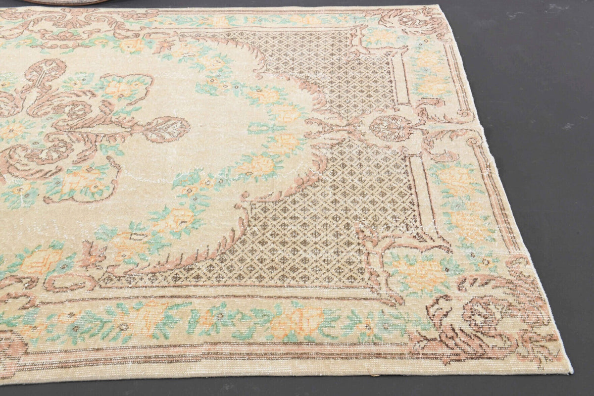 El yapımı vintage halı 183x274 cm oryantal desenli yün - mekan görünümü