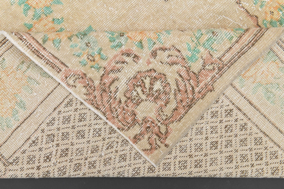 El yapımı vintage halı 183x274 cm oryantal desenli yün - ışık altında renk detayı