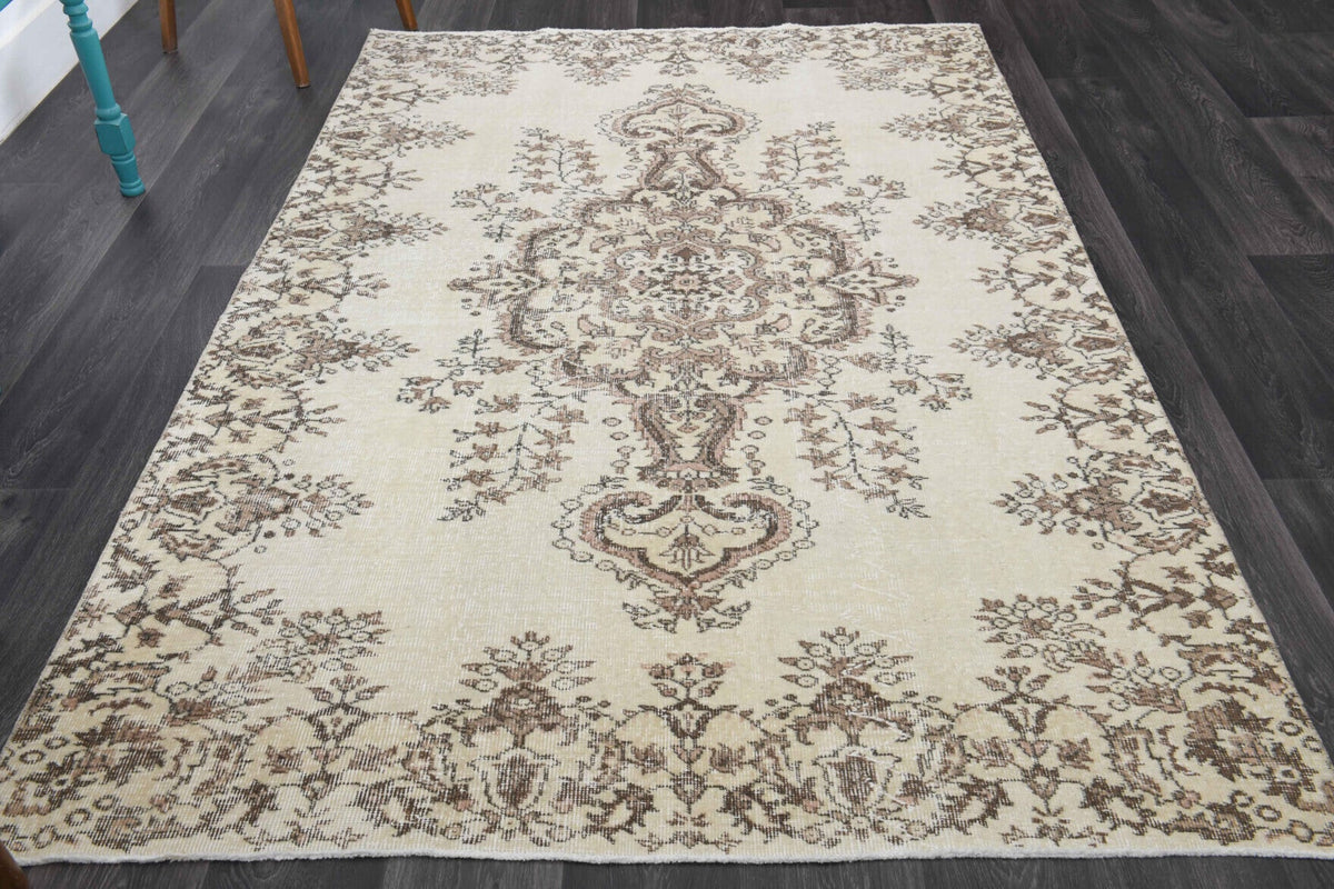 Vintage Turkish Oriental Area Anatolian Rug