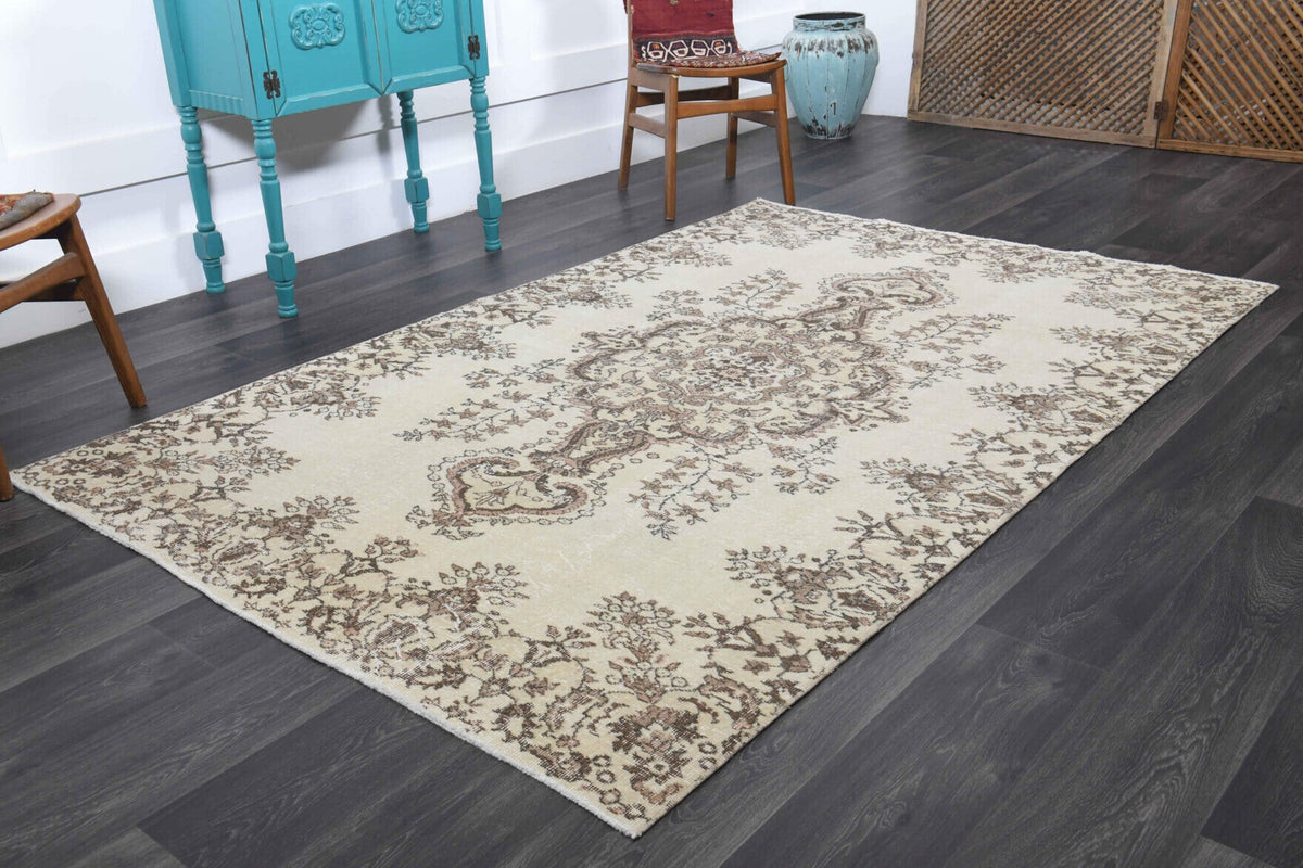 Vintage Turkish Oriental Area Anatolian Rug