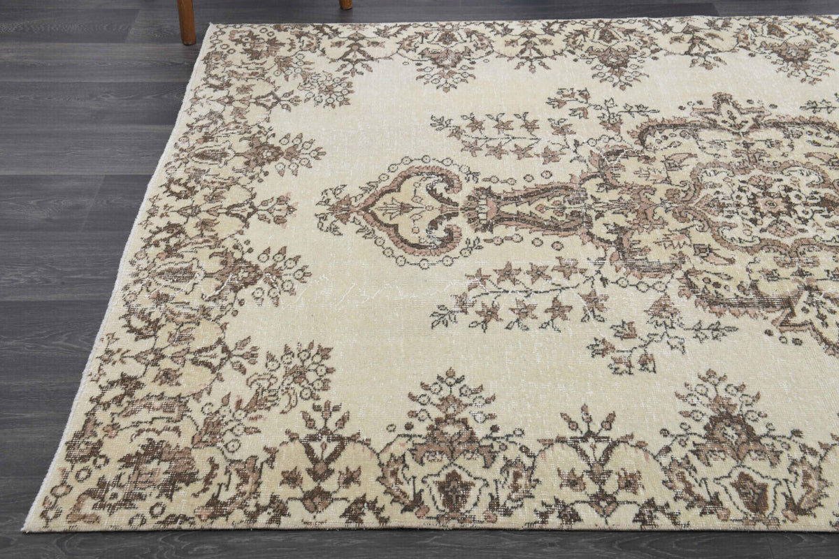 Vintage Turkish Oriental Area Anatolian Rug