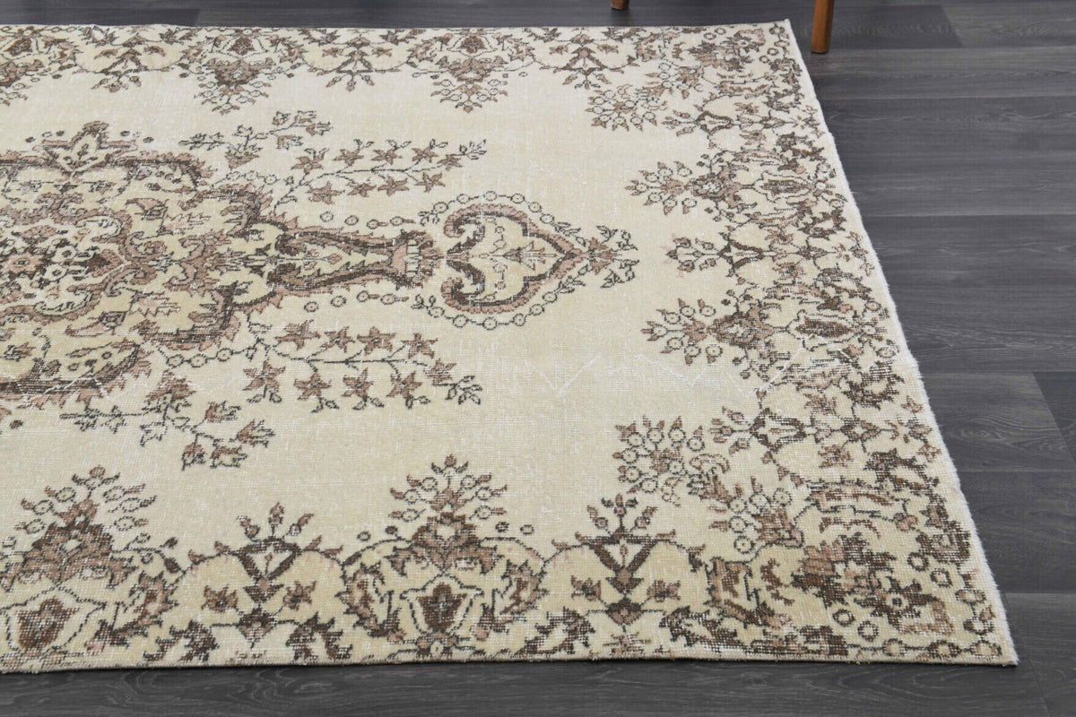 Vintage Turkish Oriental Area Anatolian Rug