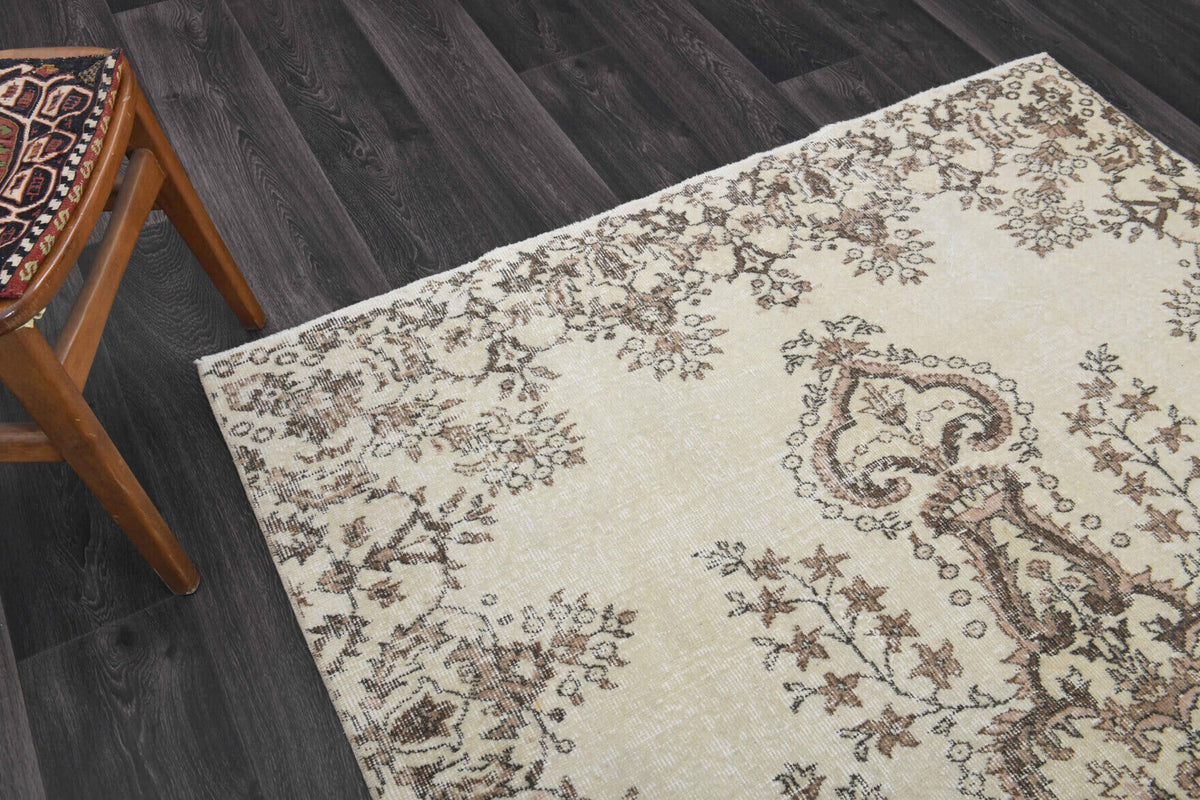Vintage Turkish Oriental Area Anatolian Rug