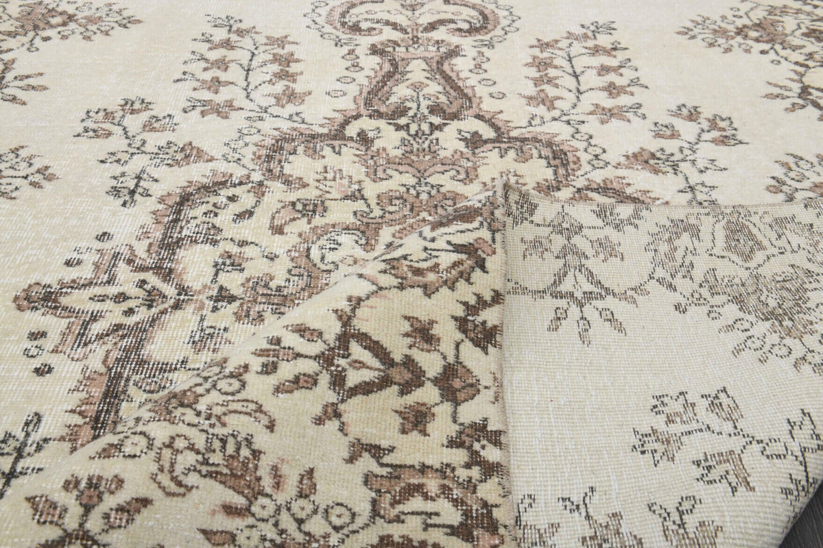 Vintage Turkish Oriental Area Anatolian Rug