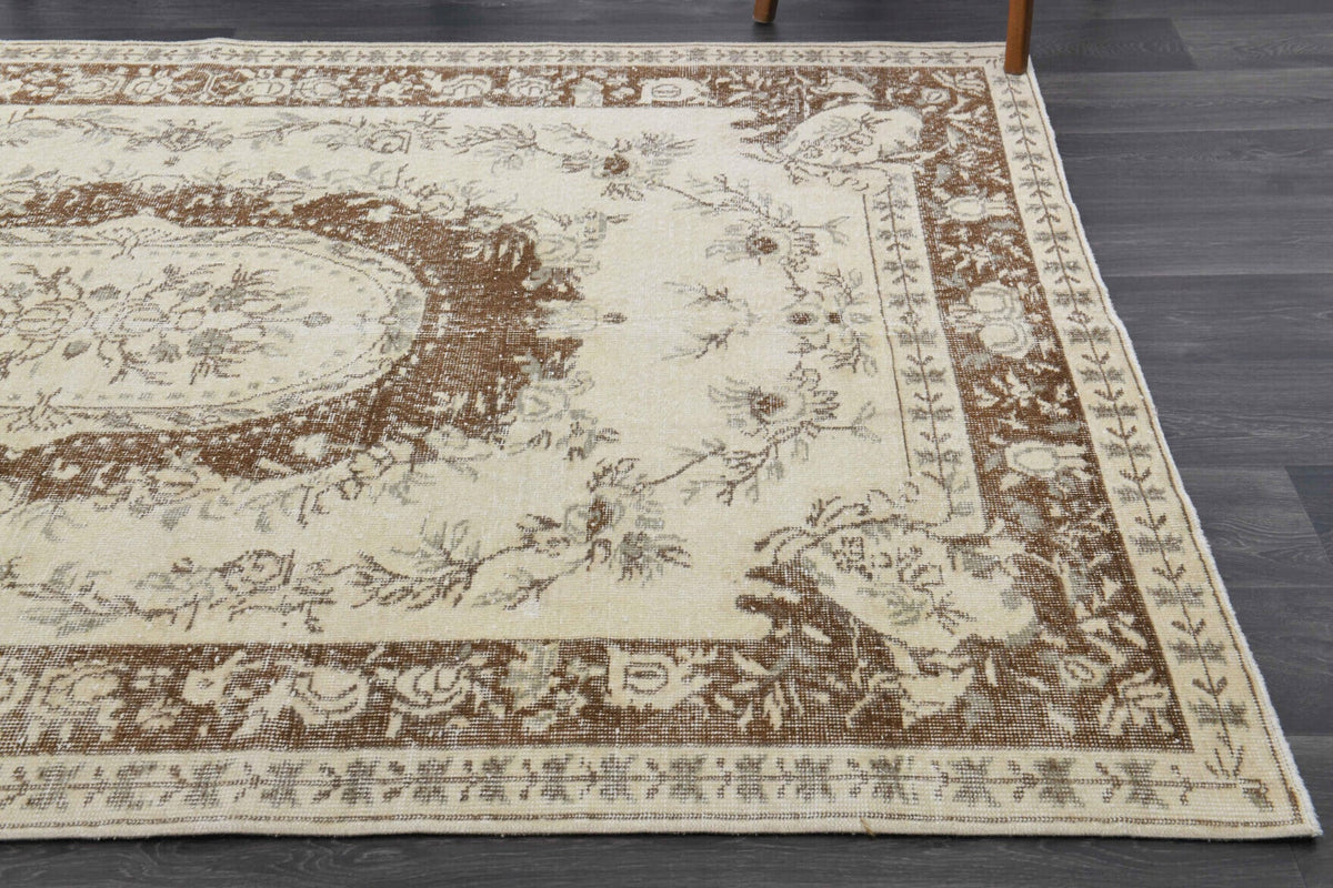 El yapımı vintage halı 168x259 cm oryantal desenli yün - mekan görünümü
