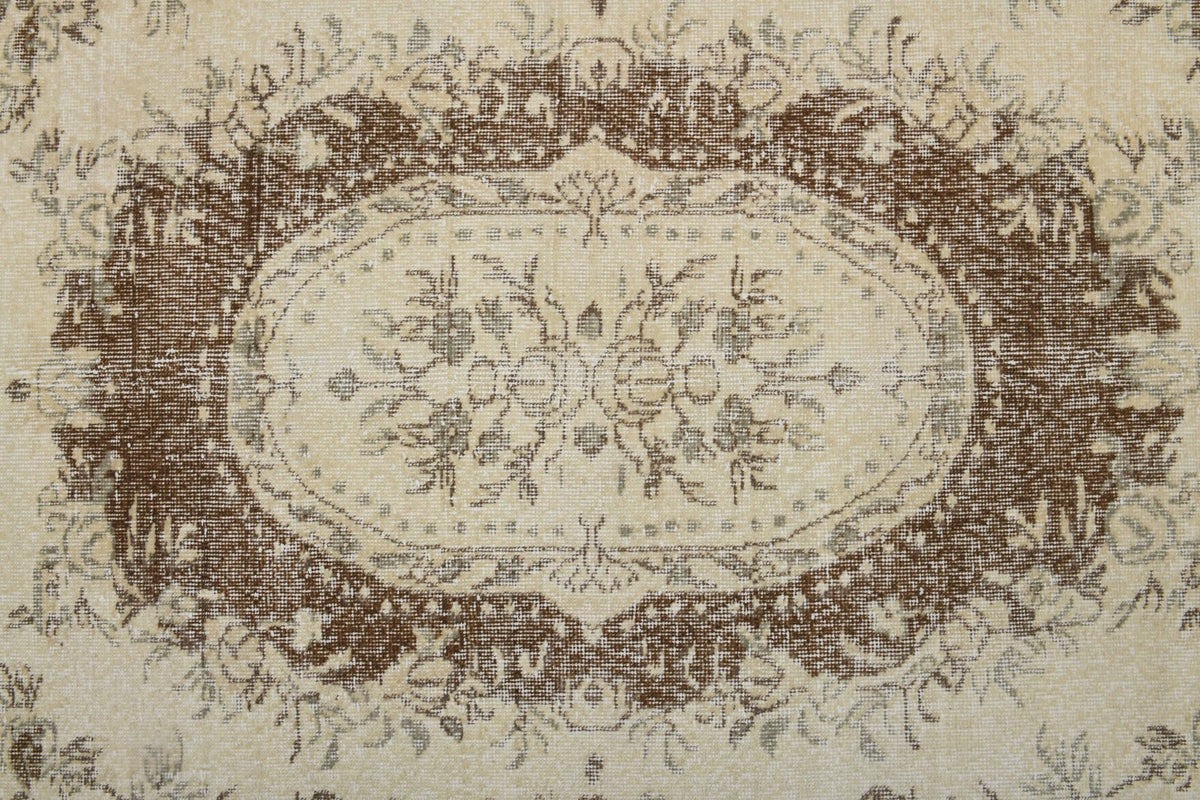 El yapımı vintage halı 168x259 cm oryantal desenli yün - açık alan görünümü