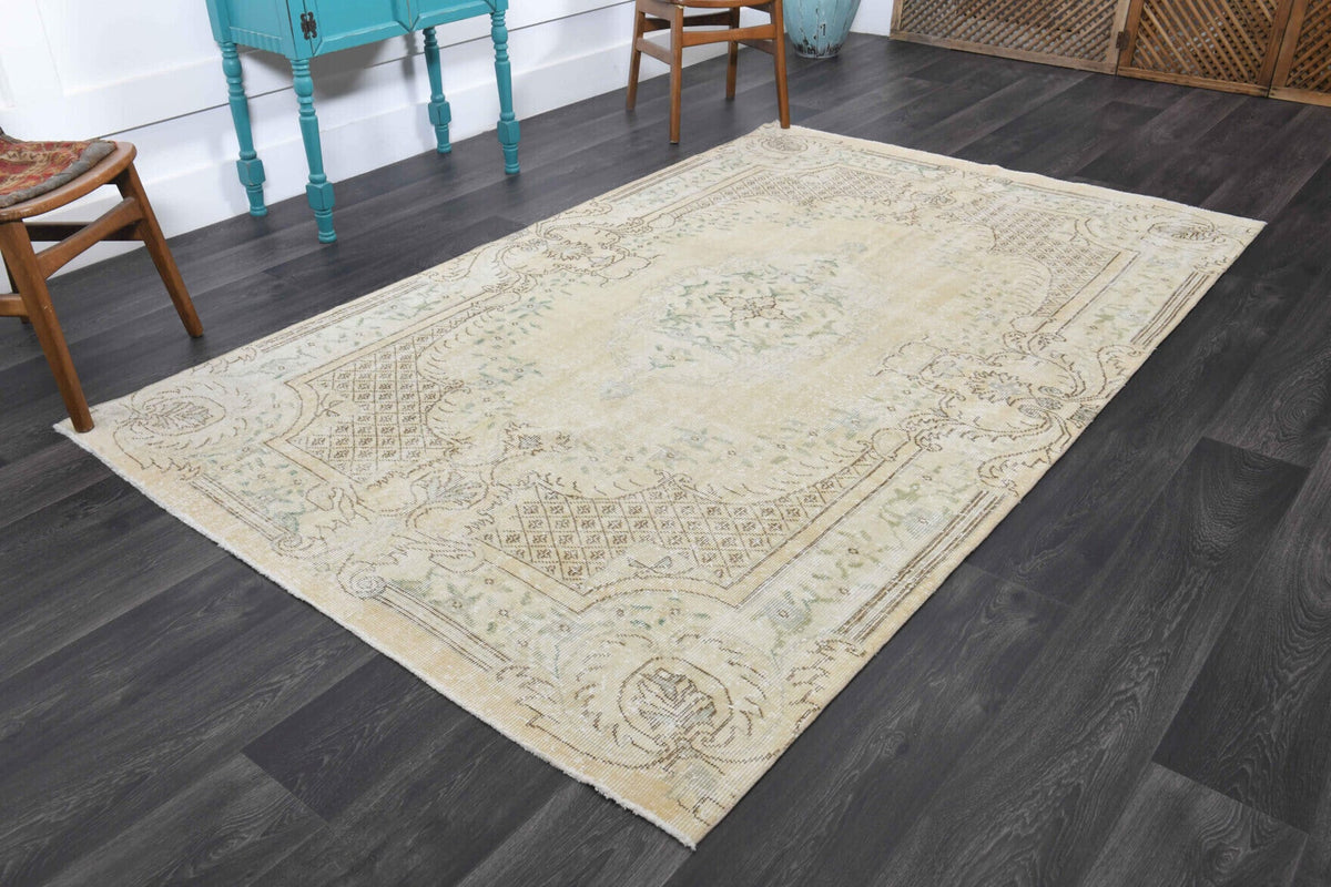 El yapımı vintage halı 152x244 cm oryantal desenli yün - yakın çekim doku detayı