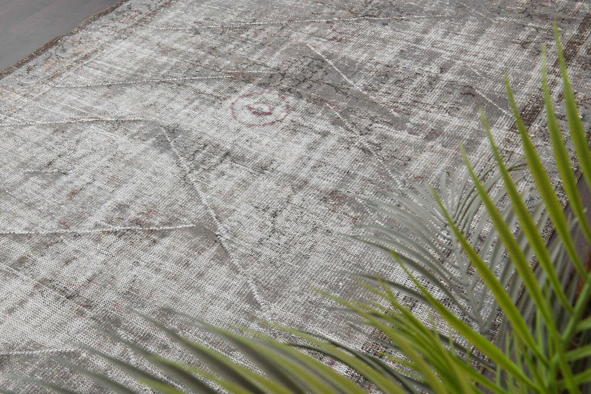 El yapımı vintage halı 183x305 cm oryantal desenli yün - ışık altında renk detayı