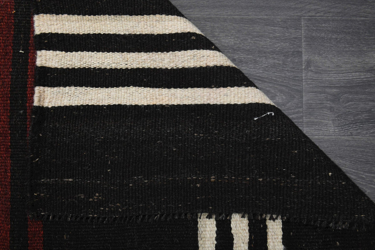 El yapımı vintage halı 274x399 cm çizgili desenli yün - ışık altında renk detayı