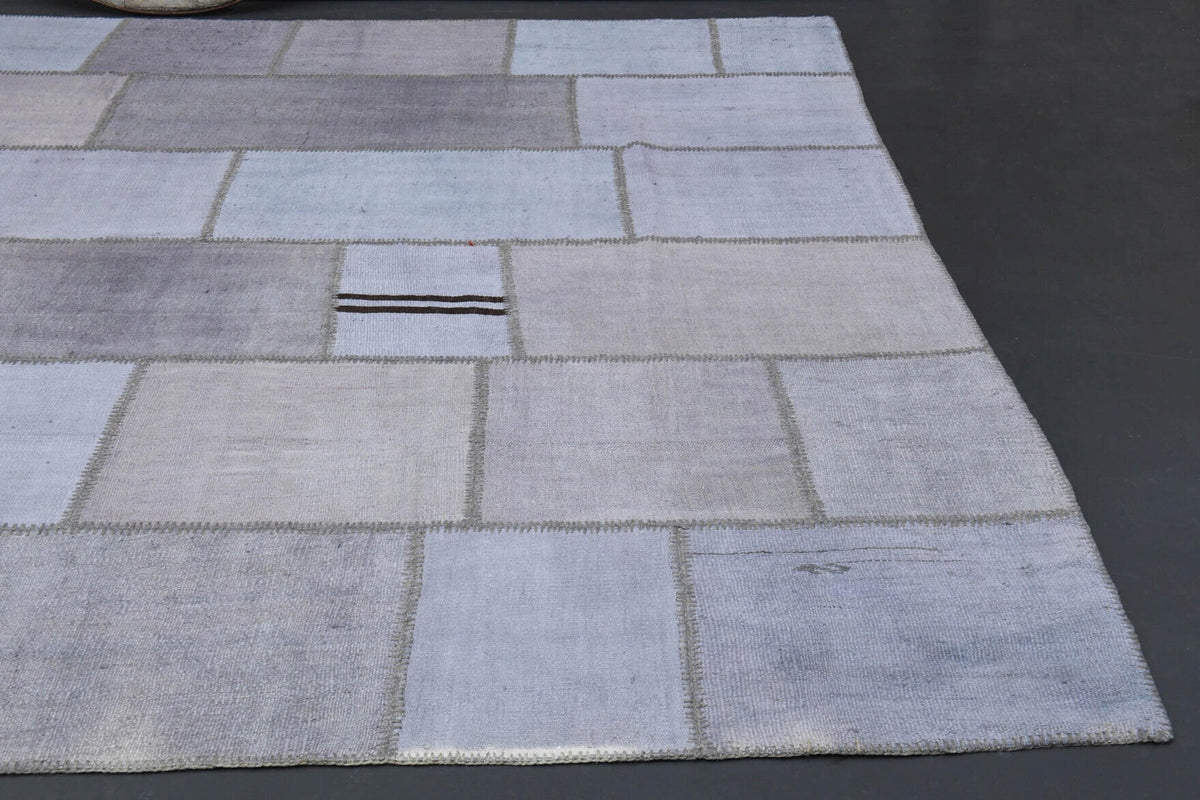 El yapımı vintage halı 292x396 cm patchwork desenli yün - mekan görünümü