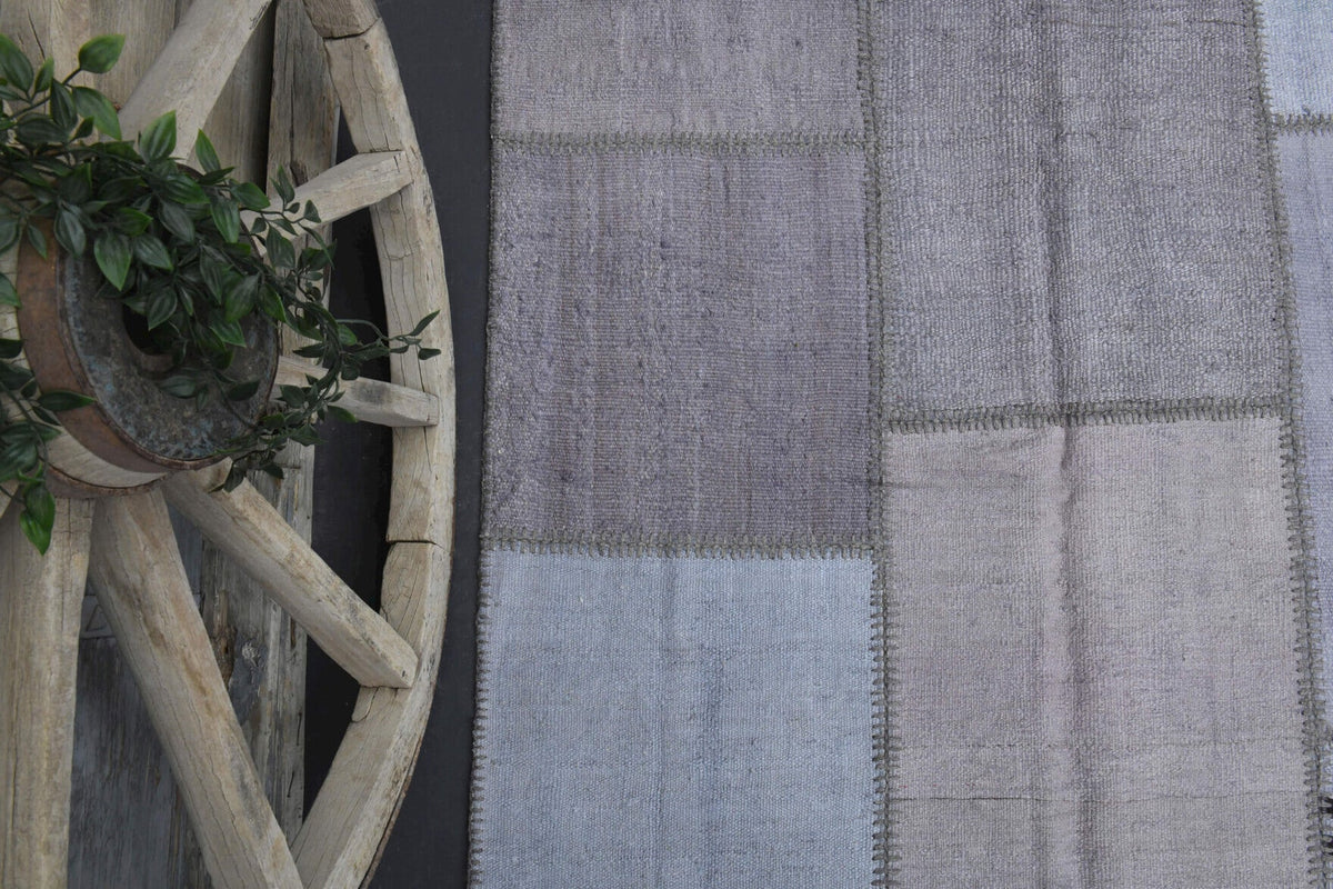 El yapımı vintage halı 292x396 cm patchwork desenli yün - farklı açıdan görünüm