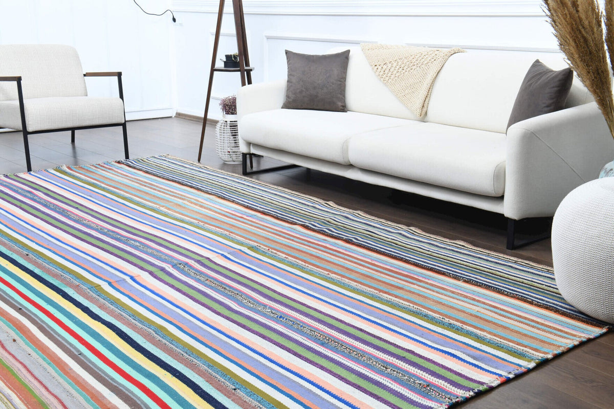 El yapımı vintage halı 239x361 cm çizgili desenli yün - ışık altında renk detayı