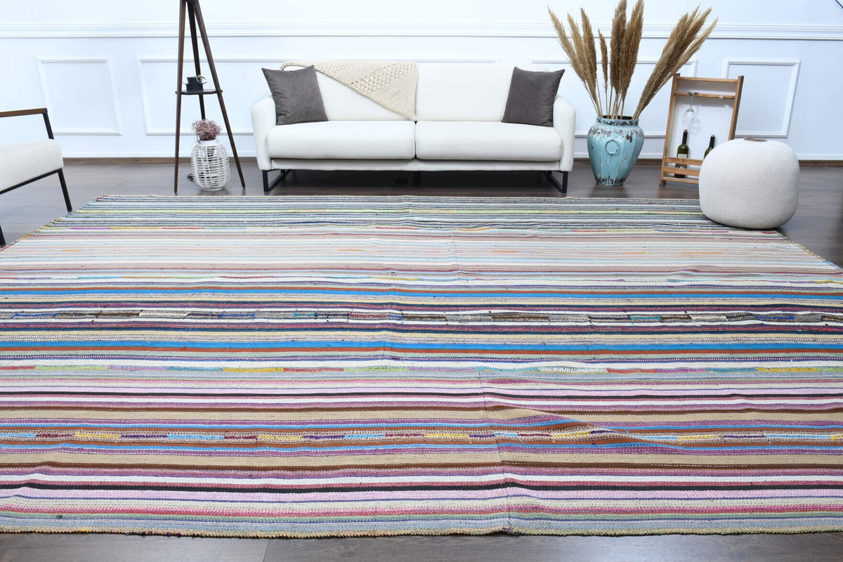 El yapımı vintage halı 302x399 cm çizgili desenli yün - ışık altında renk detayı