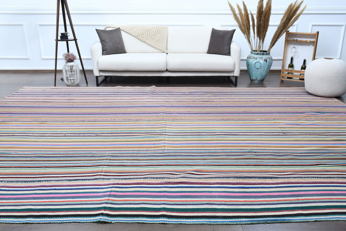 El yapımı vintage halı 290x406 cm çizgili desenli yün - ışık altında renk detayı
