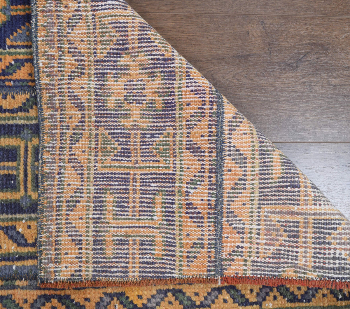 El yapımı vintage yolluk 66x246 cm i̇kat desenli yün - yakın çekim doku detayı