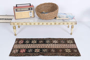 El yapımı vintage halı 43x94 cm tribal desenli yün - detay görünümü