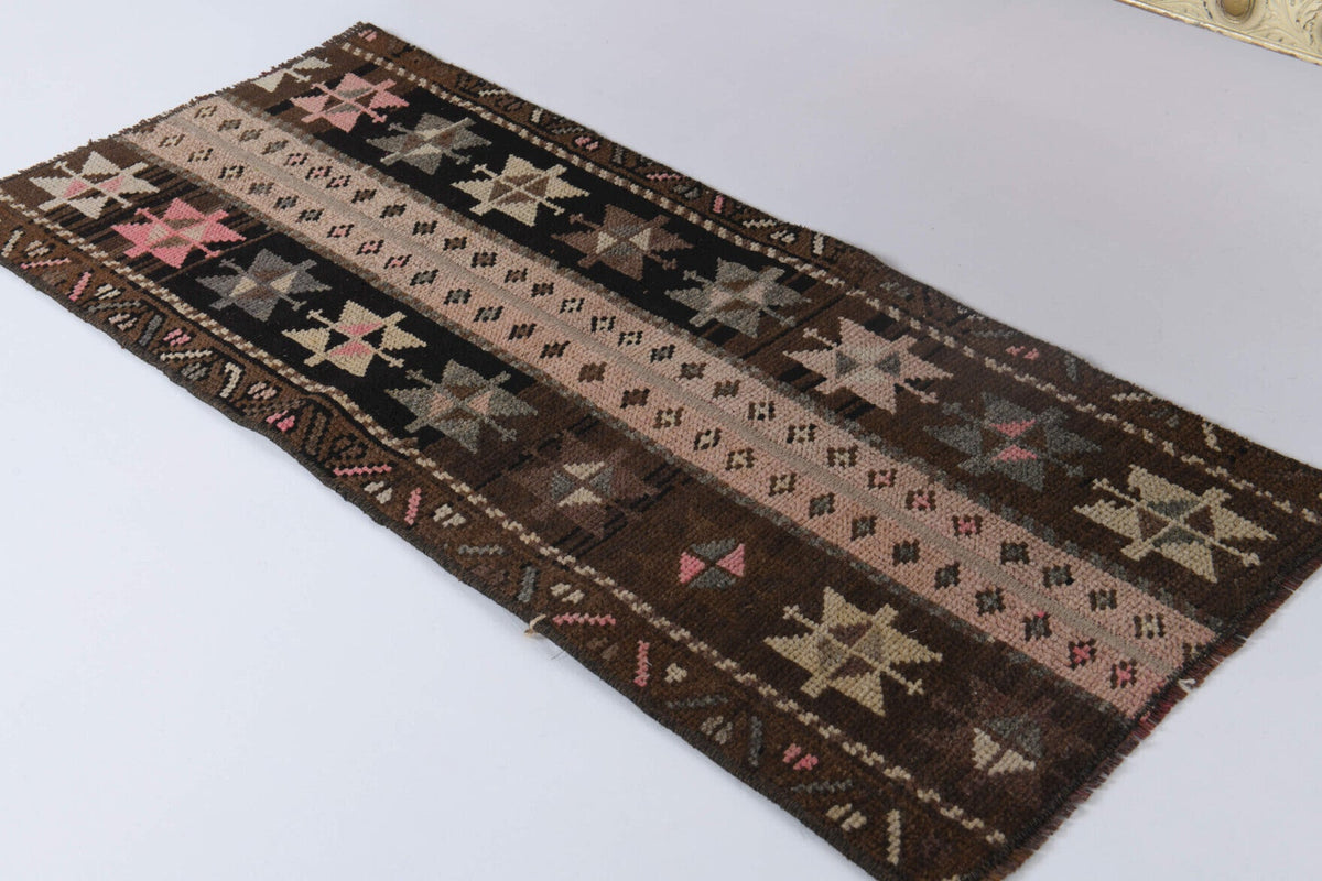 El yapımı vintage halı 43x94 cm tribal desenli yün - yakın çekim doku detayı