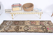 El yapımı vintage halı 56x157 cm geleneksel desenli yün - detay görünümü