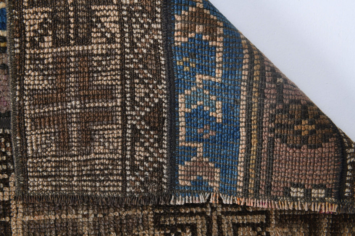 El yapımı vintage halı 51x107 cm i̇kat desenli yün - mekan görünümü