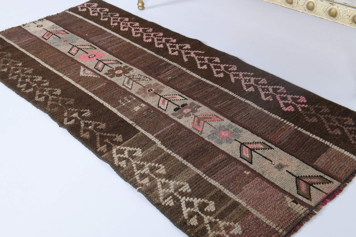 El yapımı vintage halı 64x135 cm oryantal desenli yün - yakın çekim doku detayı