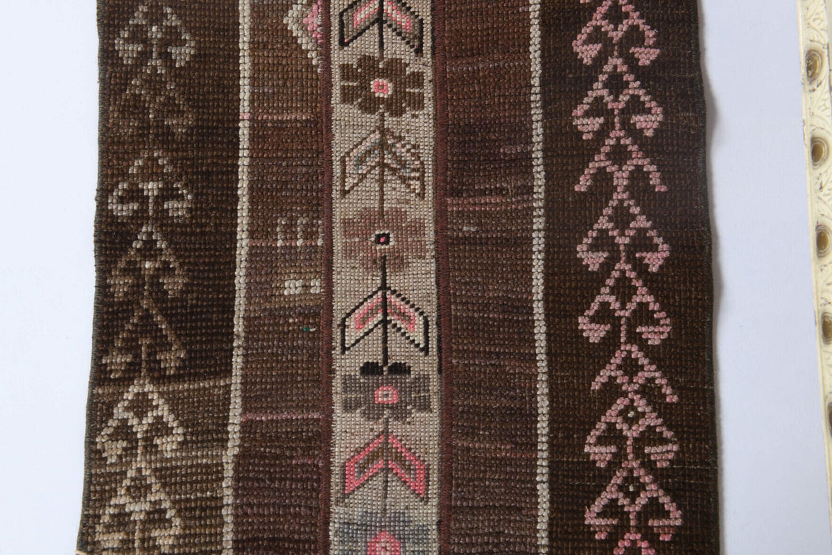 El yapımı vintage halı 64x135 cm oryantal desenli yün - kenar ve saçak detayı