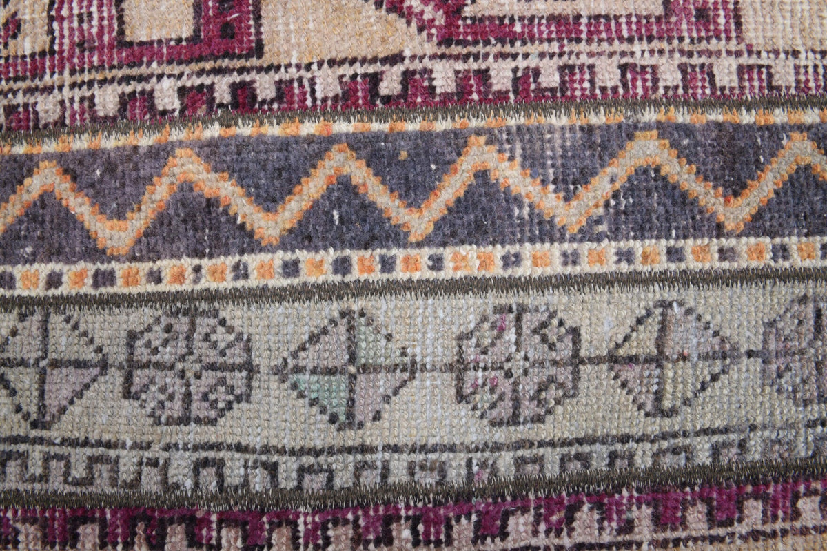 El yapımı vintage halı 56x150 cm oryantal desenli yün - kenar ve saçak detayı