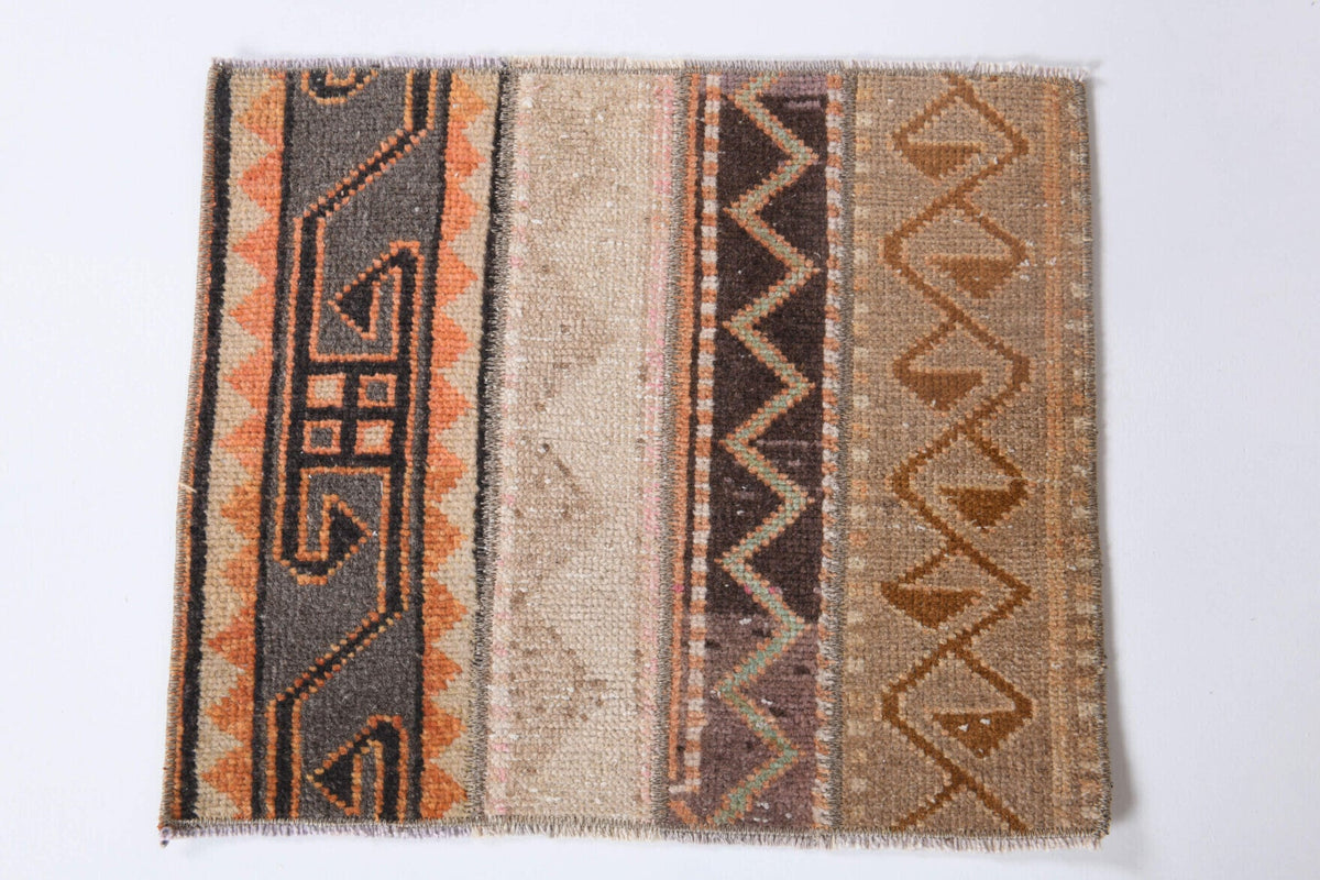 El yapımı vintage halı 46x56 cm patchwork desenli yün - kenar ve saçak detayı