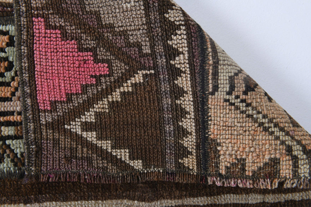 El yapımı vintage halı 51x64 cm tribal desenli yün - mekan görünümü