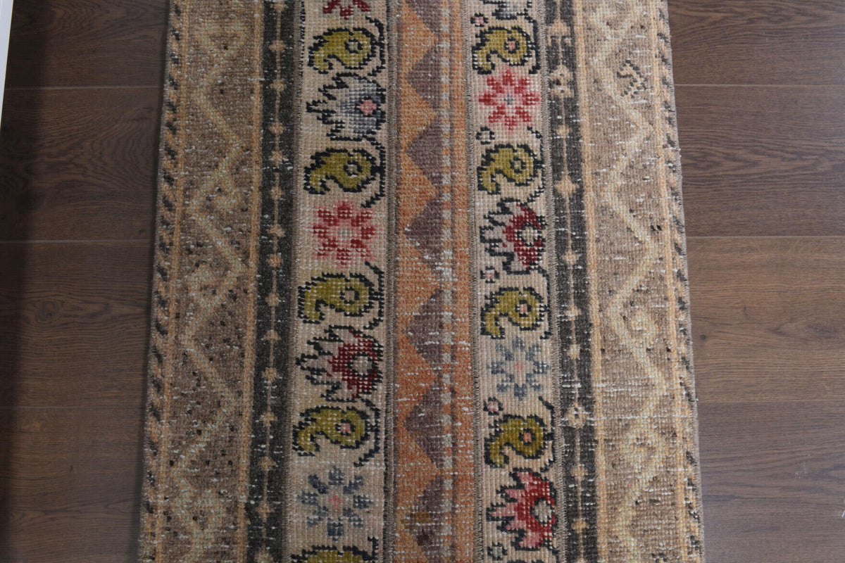 El yapımı vintage halı 61x132 cm i̇kat desenli yün - yakın çekim doku detayı