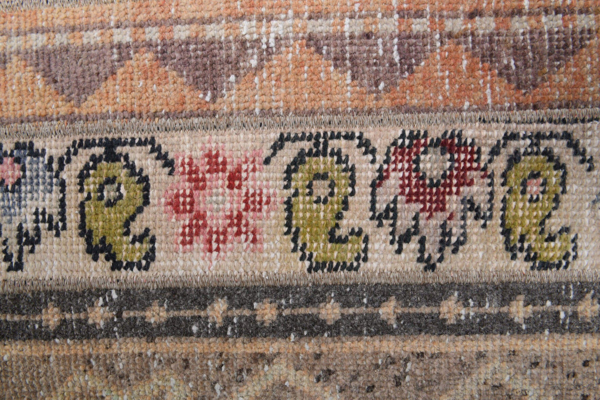 El yapımı vintage halı 61x132 cm i̇kat desenli yün - kenar ve saçak detayı