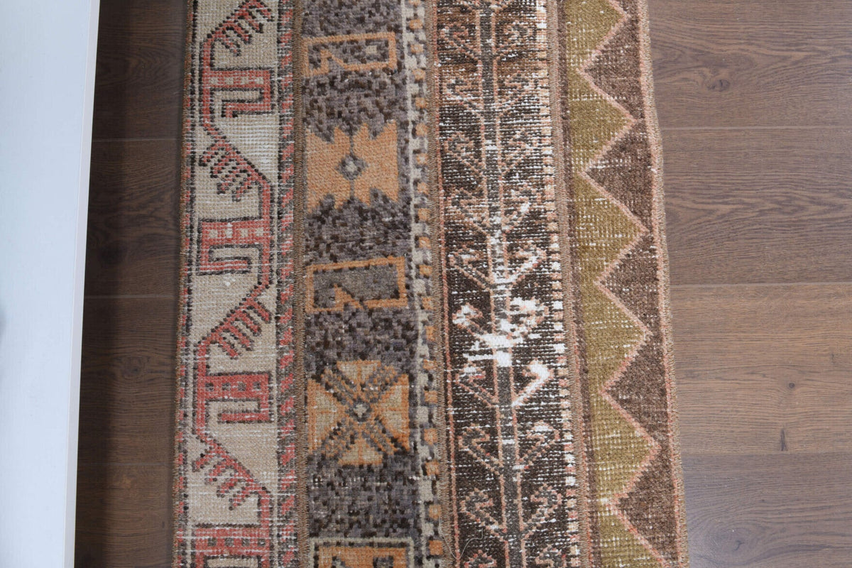 El yapımı vintage halı 58x135 cm i̇kat desenli yün - yakın çekim doku detayı