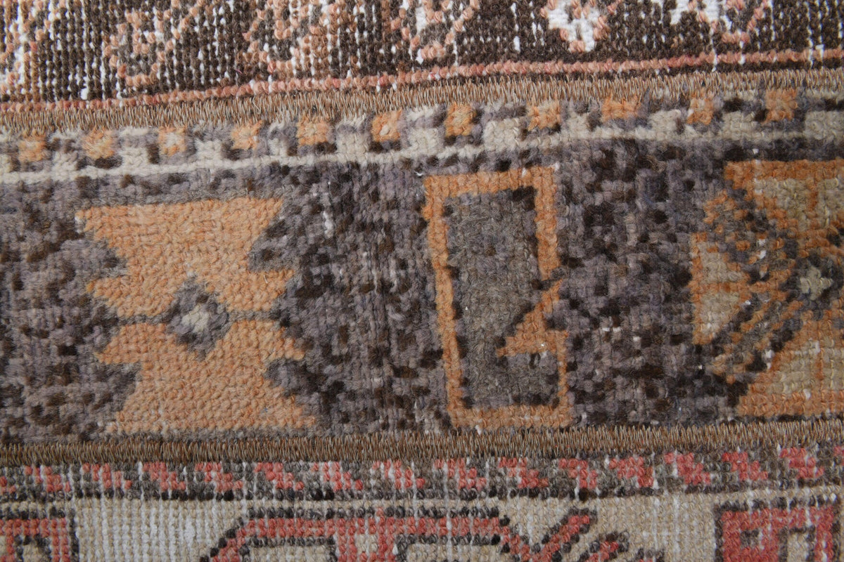 El yapımı vintage halı 58x135 cm i̇kat desenli yün - kenar ve saçak detayı