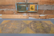 1970'lerden Anadolu kökenli geometrik desenli el dokuma vintage yolluk, 80x244 cm