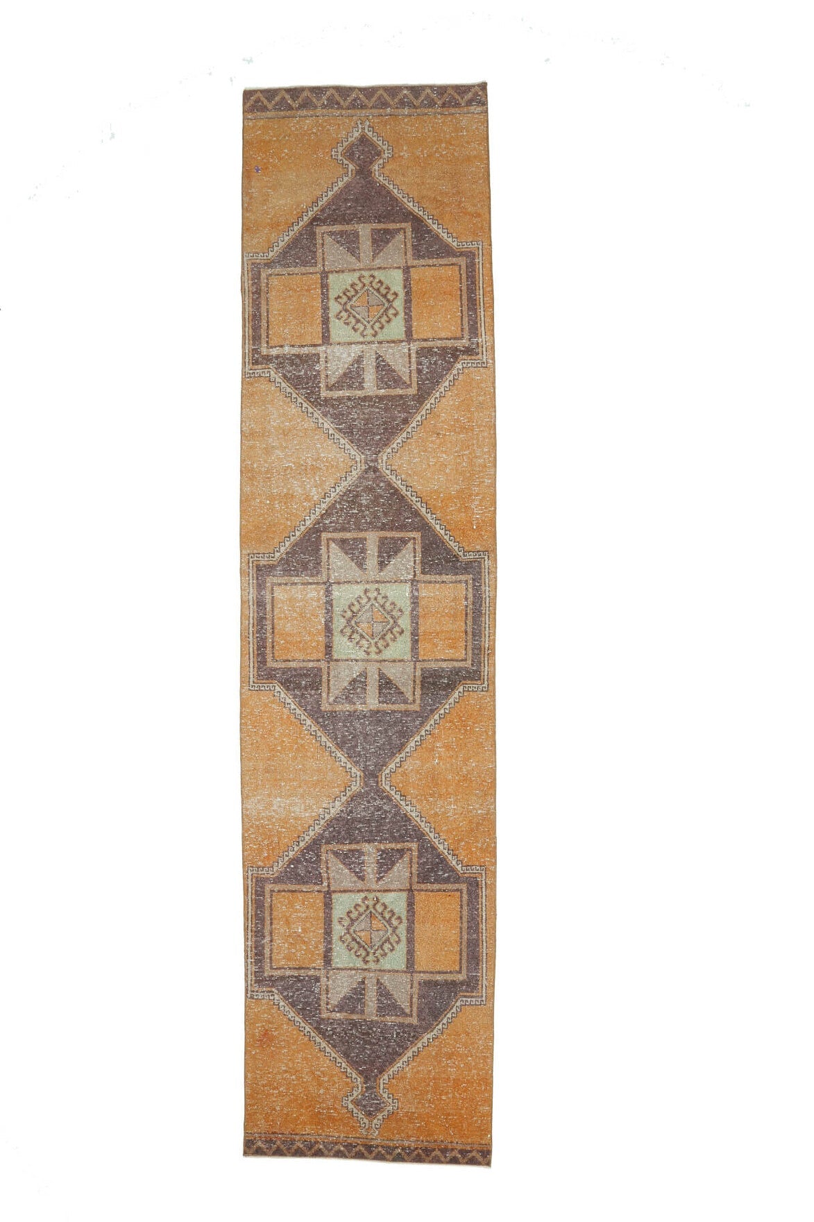 El yapımı vintage yolluk 94x376 cm geometrik desenli yün - ışık altında renk detayı