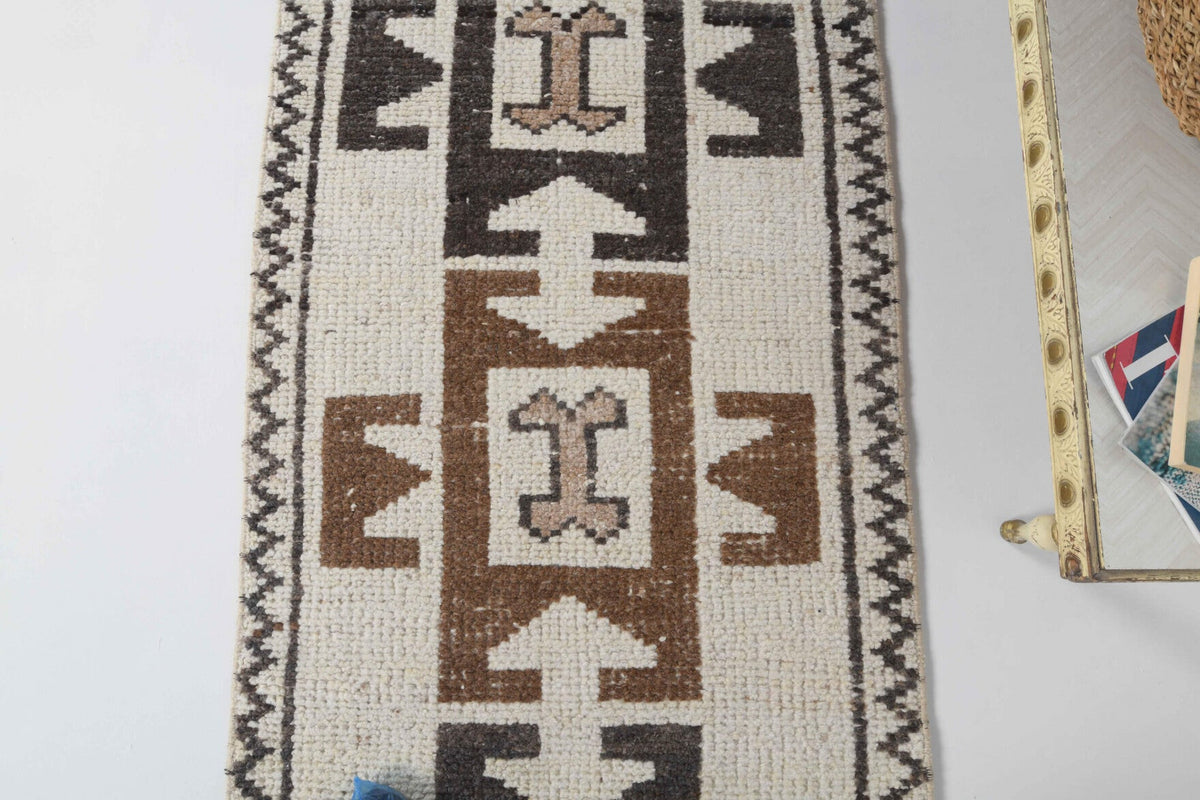 El yapımı vintage yolluk 81x300 cm i̇kat desenli yün - üstten görünüm