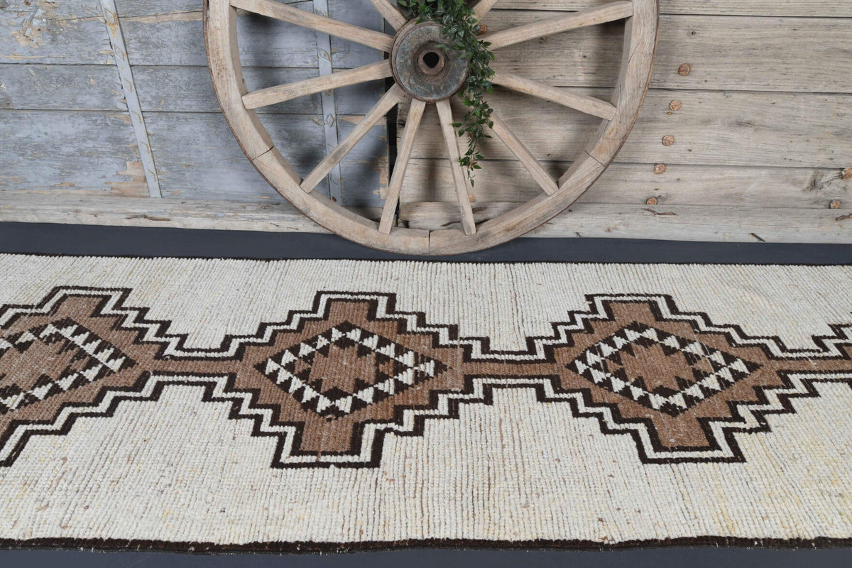 El yapımı vintage yolluk 91x300 cm tribal desenli yün - yakın çekim doku detayı