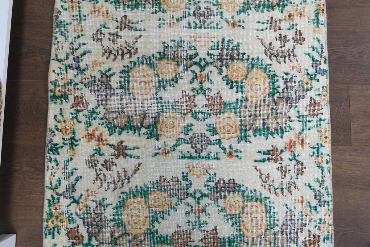 El yapımı vintage halı 61x152 cm çiçek desenli desenli yün - kenar ve saçak detayı