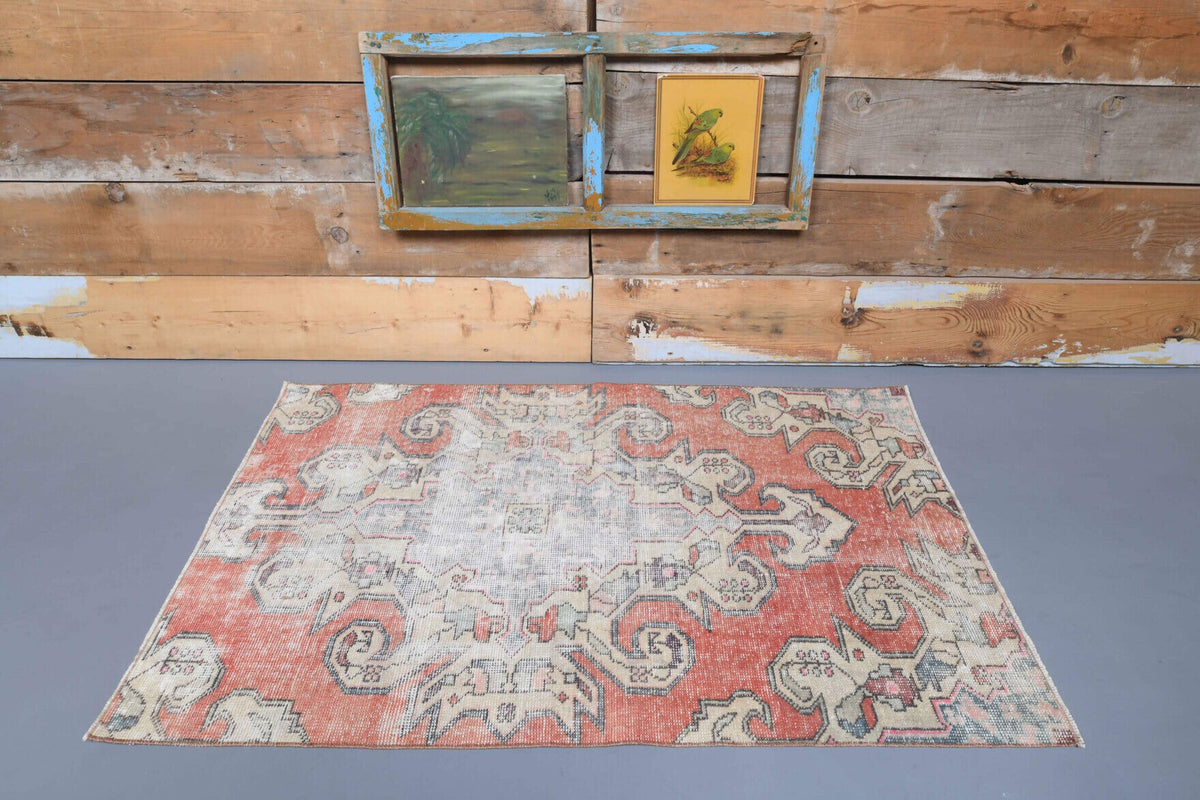 El yapımı vintage halı 104x183 cm oryantal desenli yün - yakın çekim doku detayı