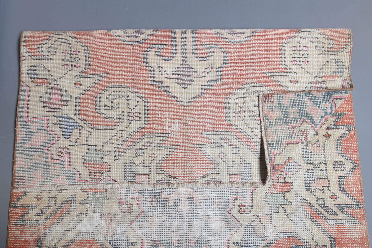 El yapımı vintage halı 104x183 cm oryantal desenli yün - açık alan görünümü