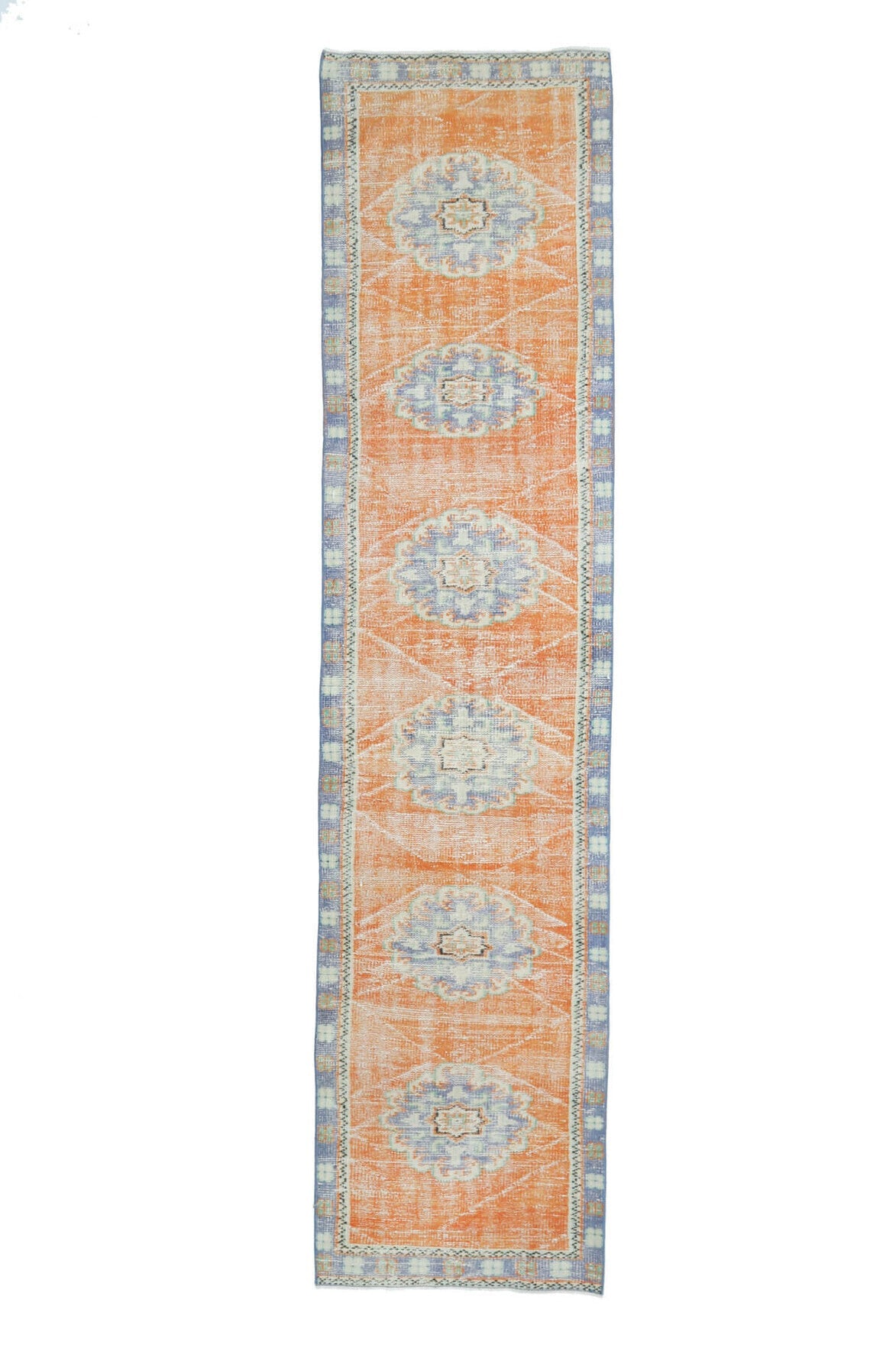 El yapımı vintage yolluk 76x325 cm oryantal desenli yün - ışık altında renk detayı