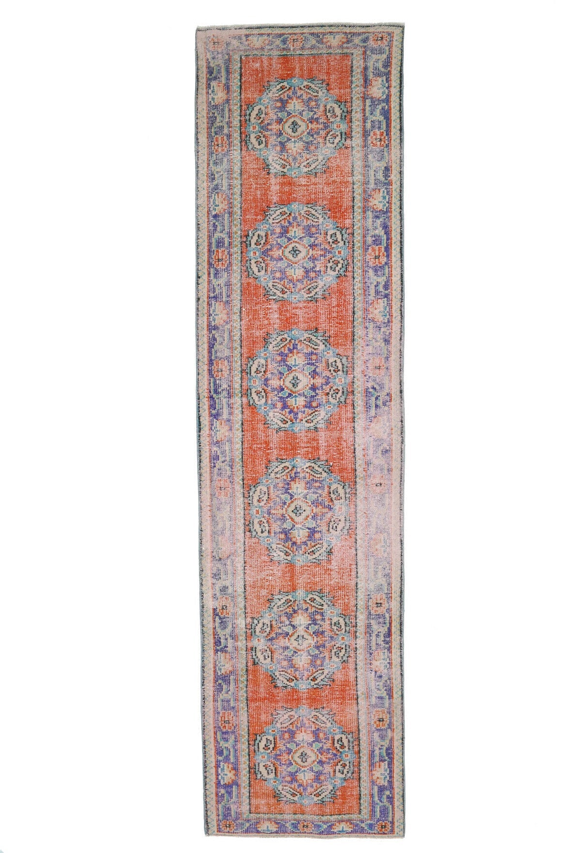 El yapımı vintage yolluk 91x353 cm oryantal desenli yün - ışık altında renk detayı