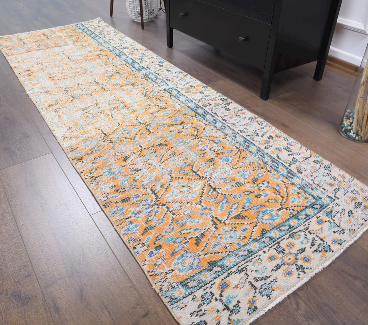 El yapımı vintage yolluk 79x234 cm çiçek desenli desenli yün - üstten görünüm