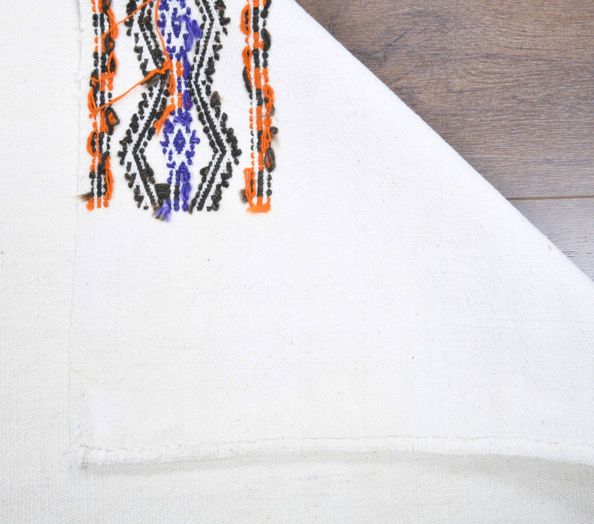El yapımı vintage halı 74x216 cm kilim desenli yün - kenar ve saçak detayı