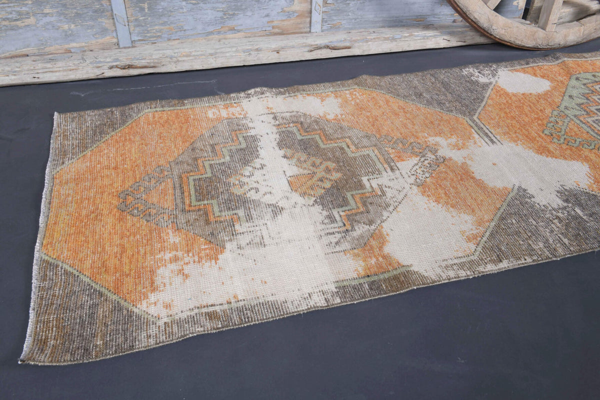 El yapımı vintage yolluk 89x323 cm geometrik desenli yün - yakın çekim doku detayı