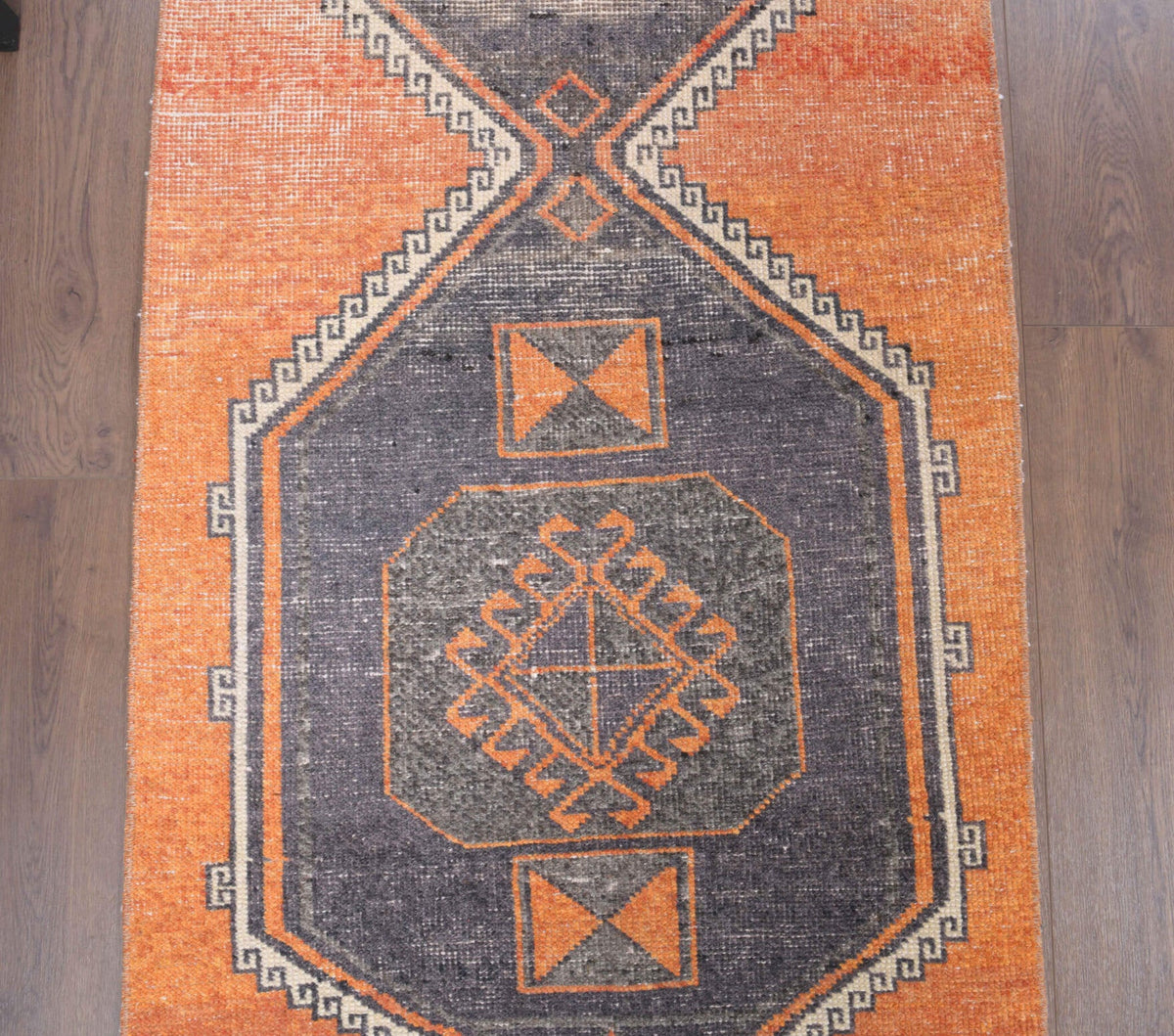 El yapımı vintage yolluk 79x272 cm geometrik desenli yün - yakın çekim doku detayı