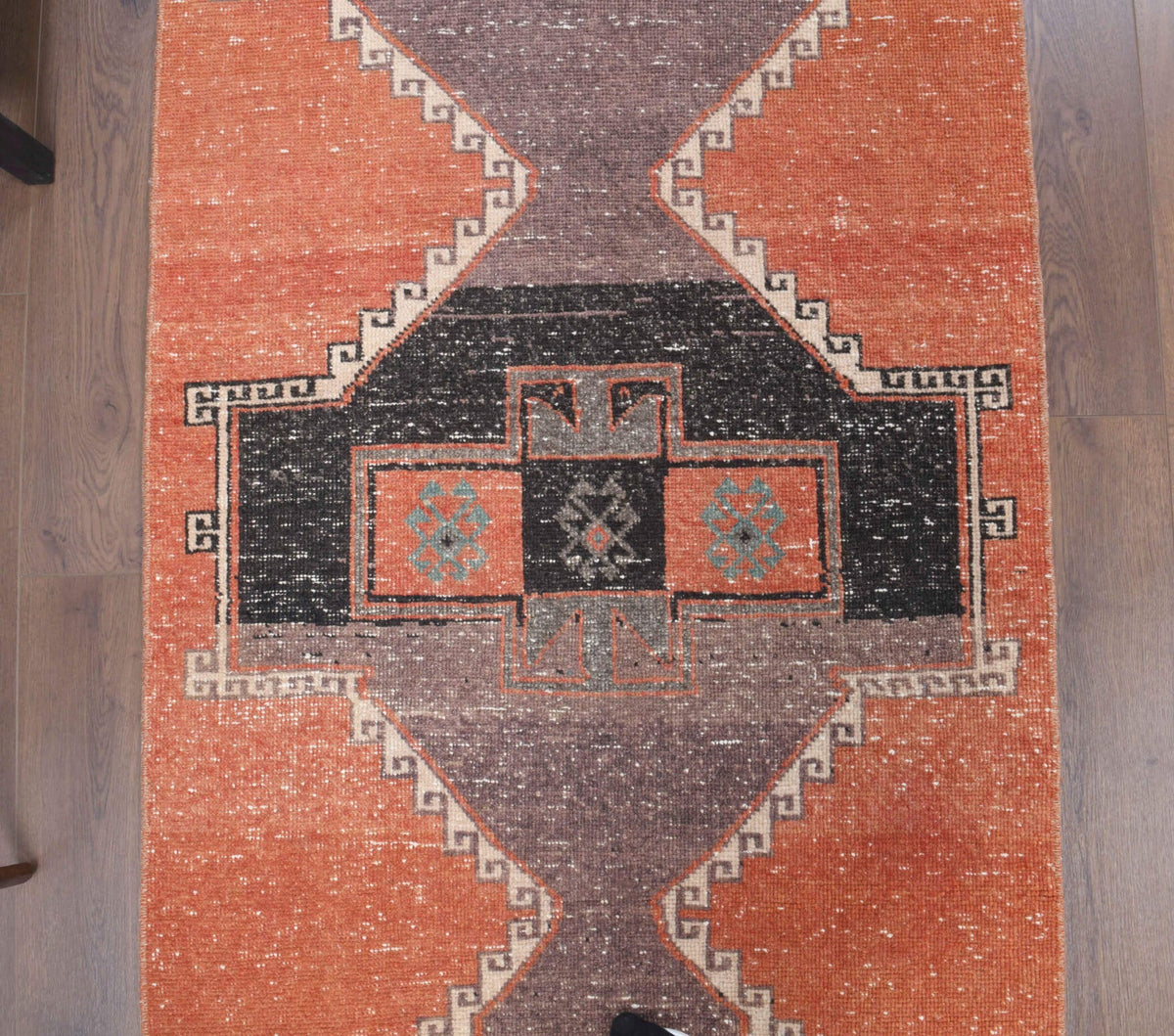 El yapımı vintage yolluk 91x305 cm geometrik desenli yün - yakın çekim doku detayı